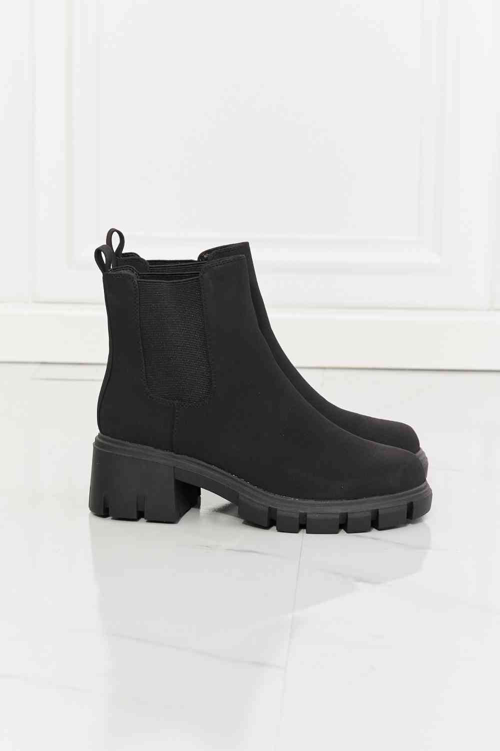 MMShoes Work For It حذاء تشيلسي بنعل غير لامع باللون الأسود