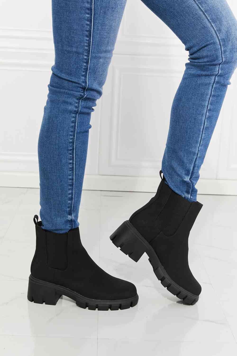 MMShoes Work For It حذاء تشيلسي بنعل غير لامع باللون الأسود