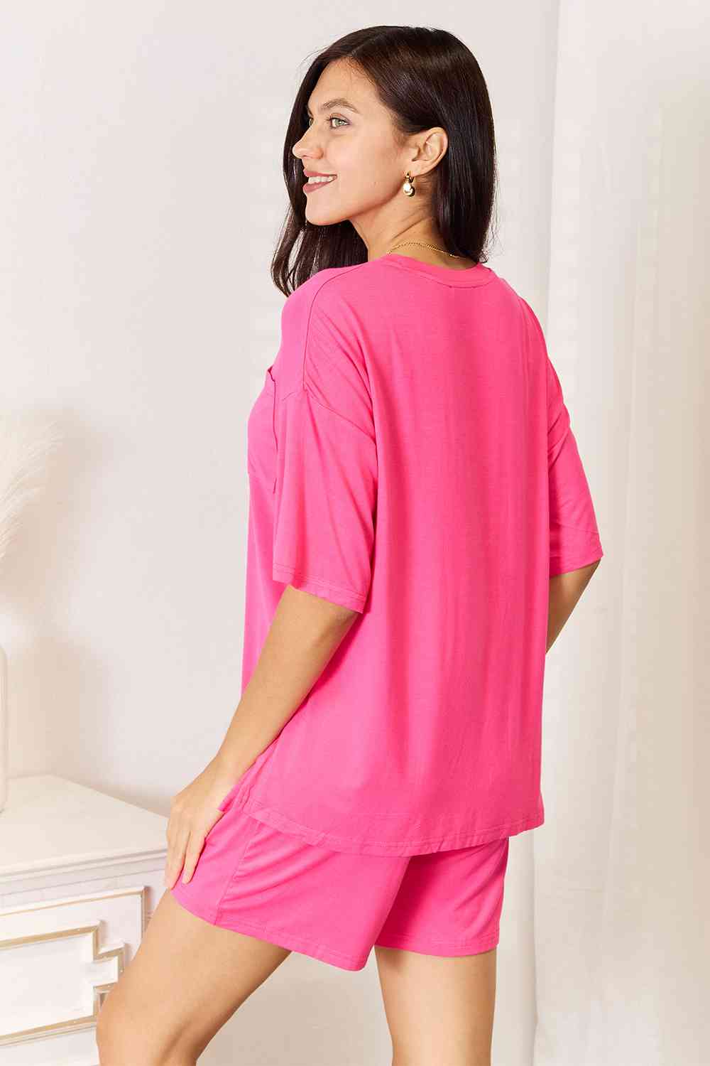 طقم قميص وسروال قصير من الحرير الصناعي الناعم بالحجم الكامل من Basic Bae